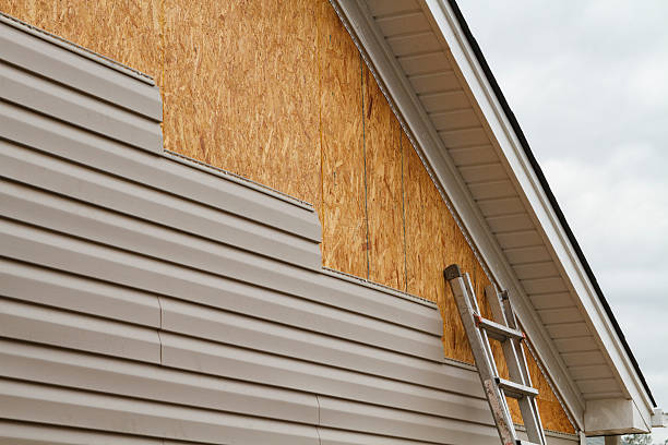 Professional Emergency Siding Repair technician working in Clarksville, TX
